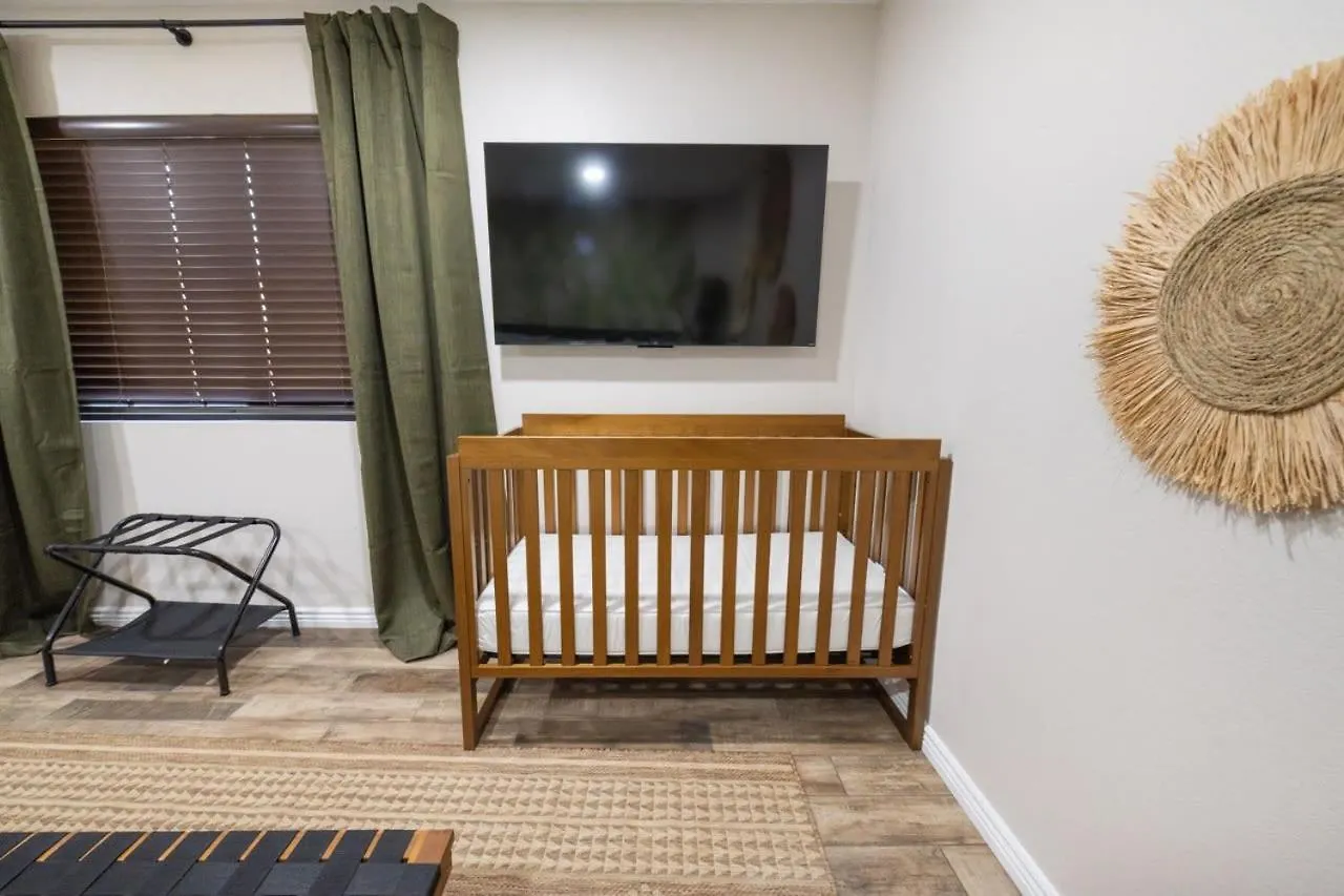 This Is It - Great Location -13 Beds - Pool - Gym Phoenix 0*,