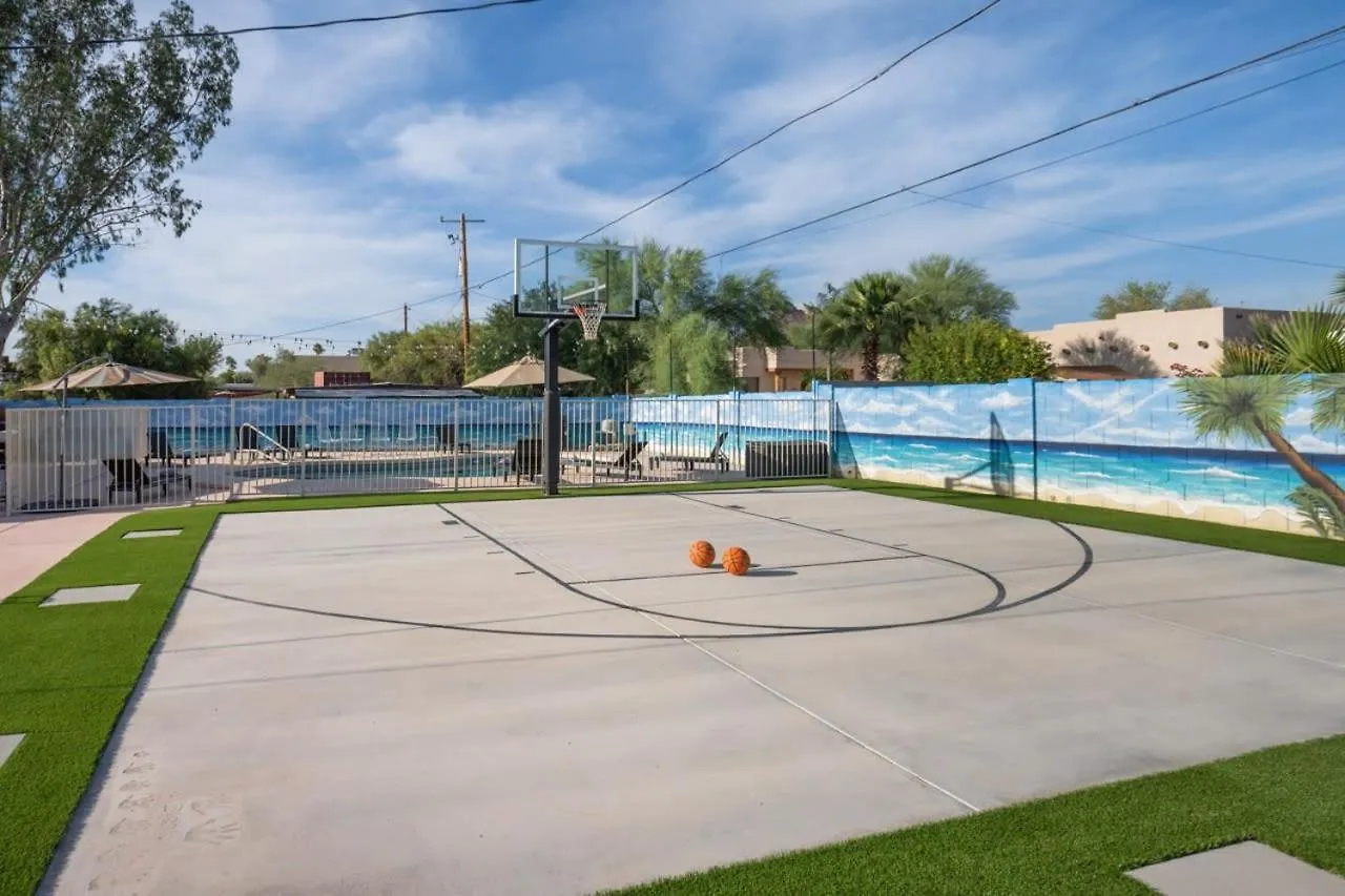 This Is It - Great Location -13 Beds - Pool - Gym Phoenix